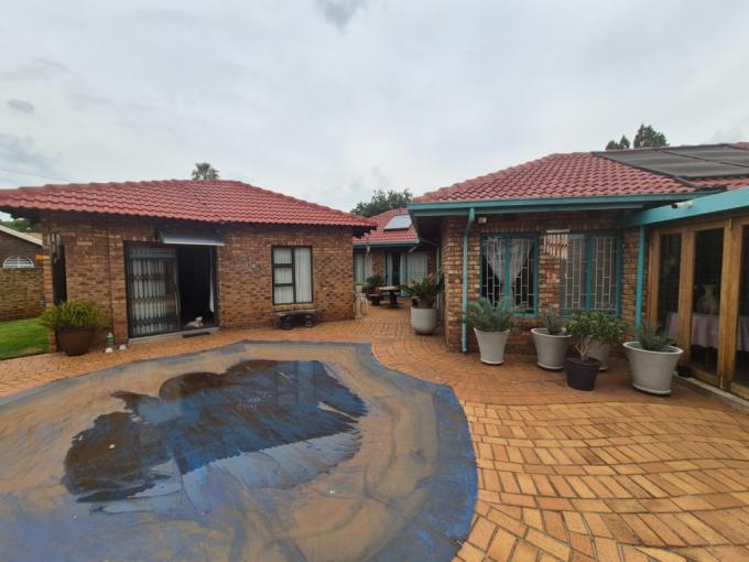 House for Sale For Sale in Klippoortjie AH - MR700757