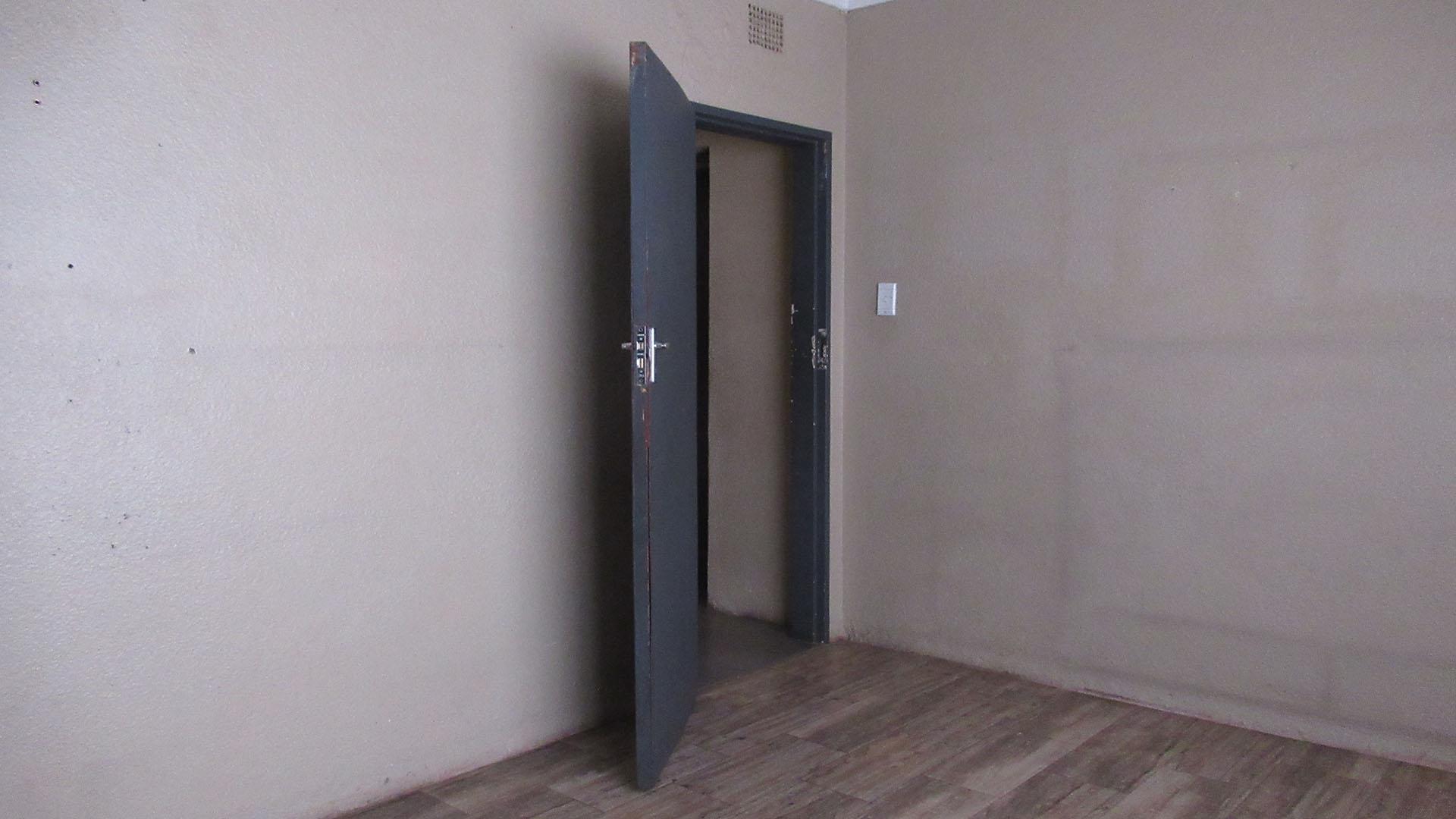 Bed Room 2 - 14 square meters of property in Klippoortje