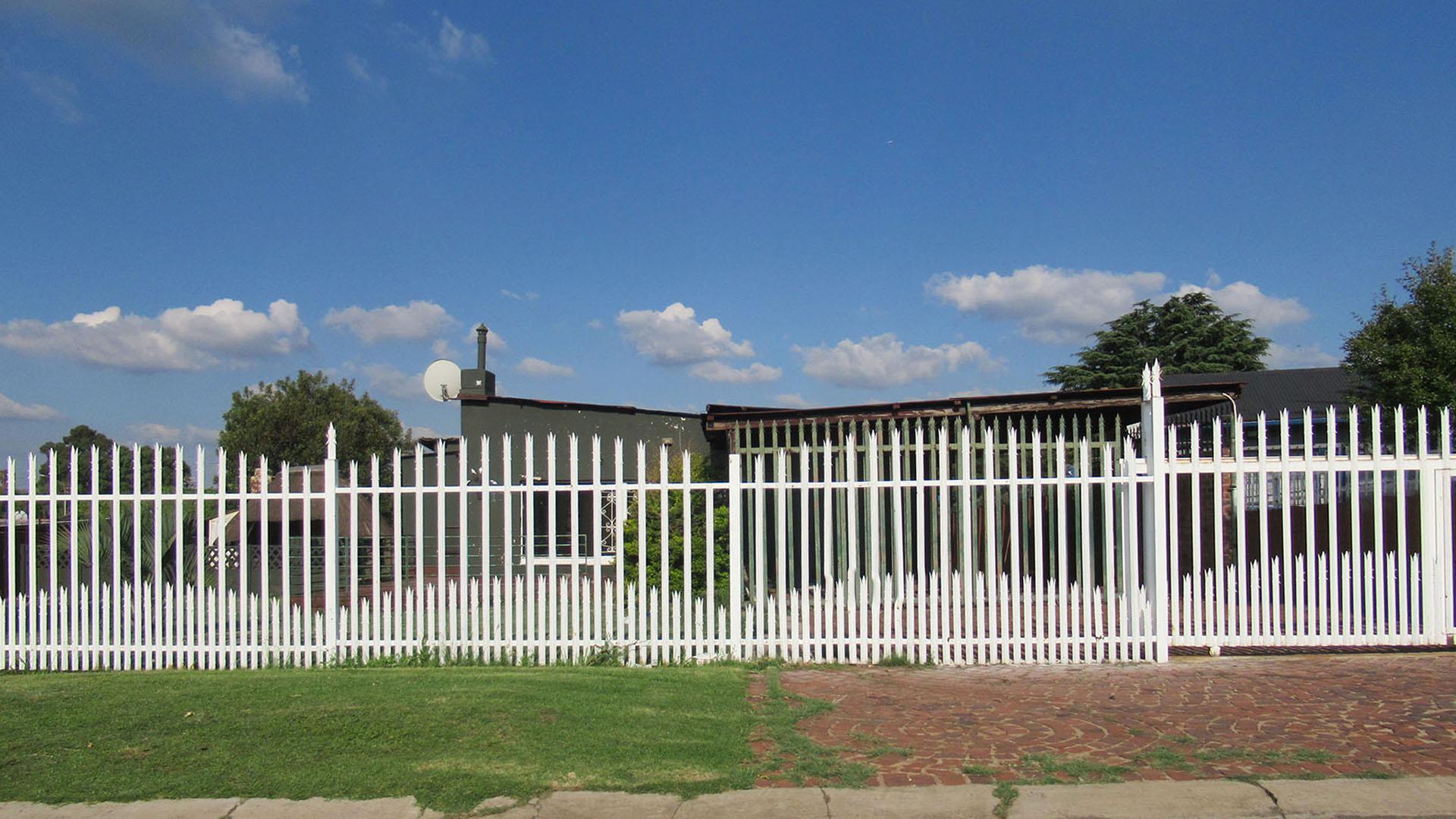 Front View of property in Klippoortje