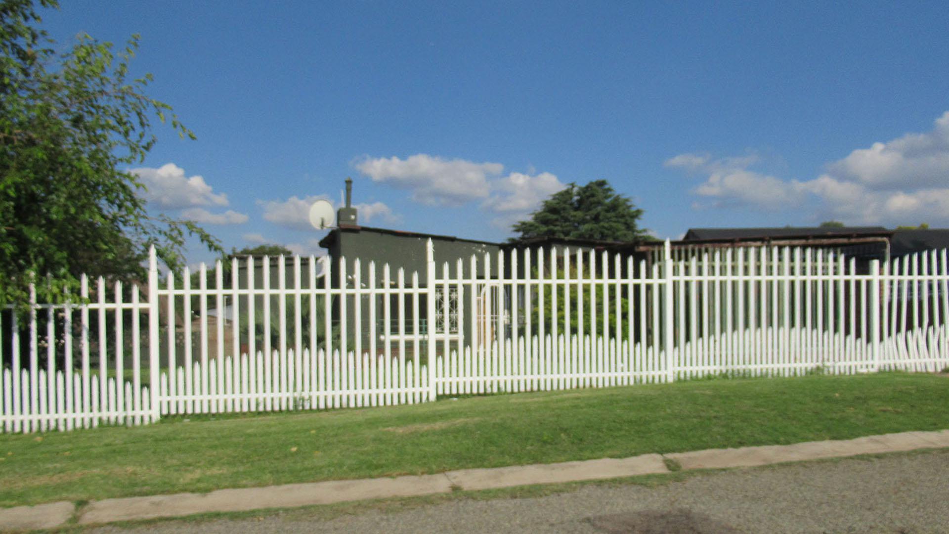 Front View of property in Klippoortje