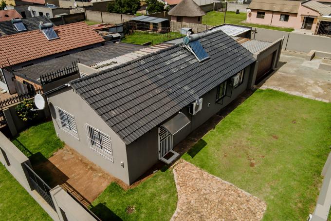 3 Bedroom House for Sale For Sale in Lenasia South - MR700782