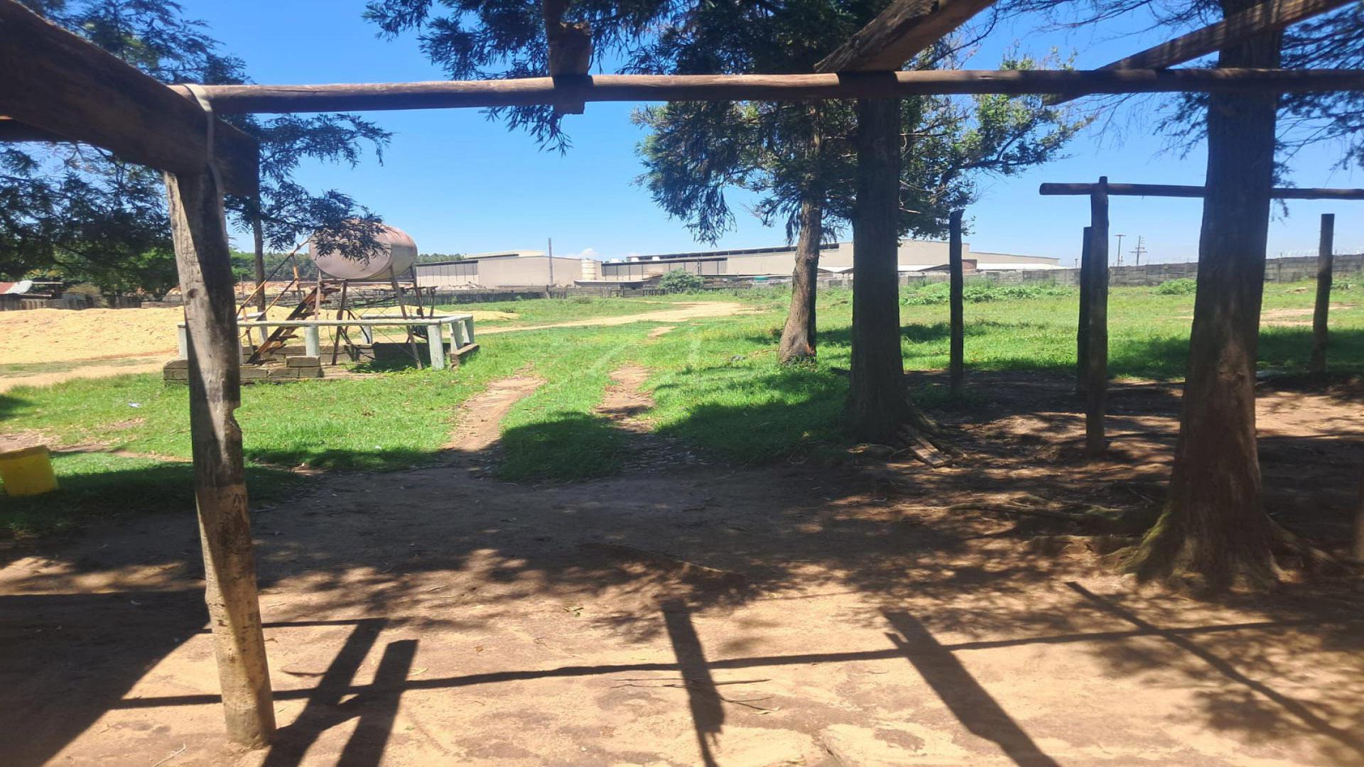 Spaces of property in Piet Retief