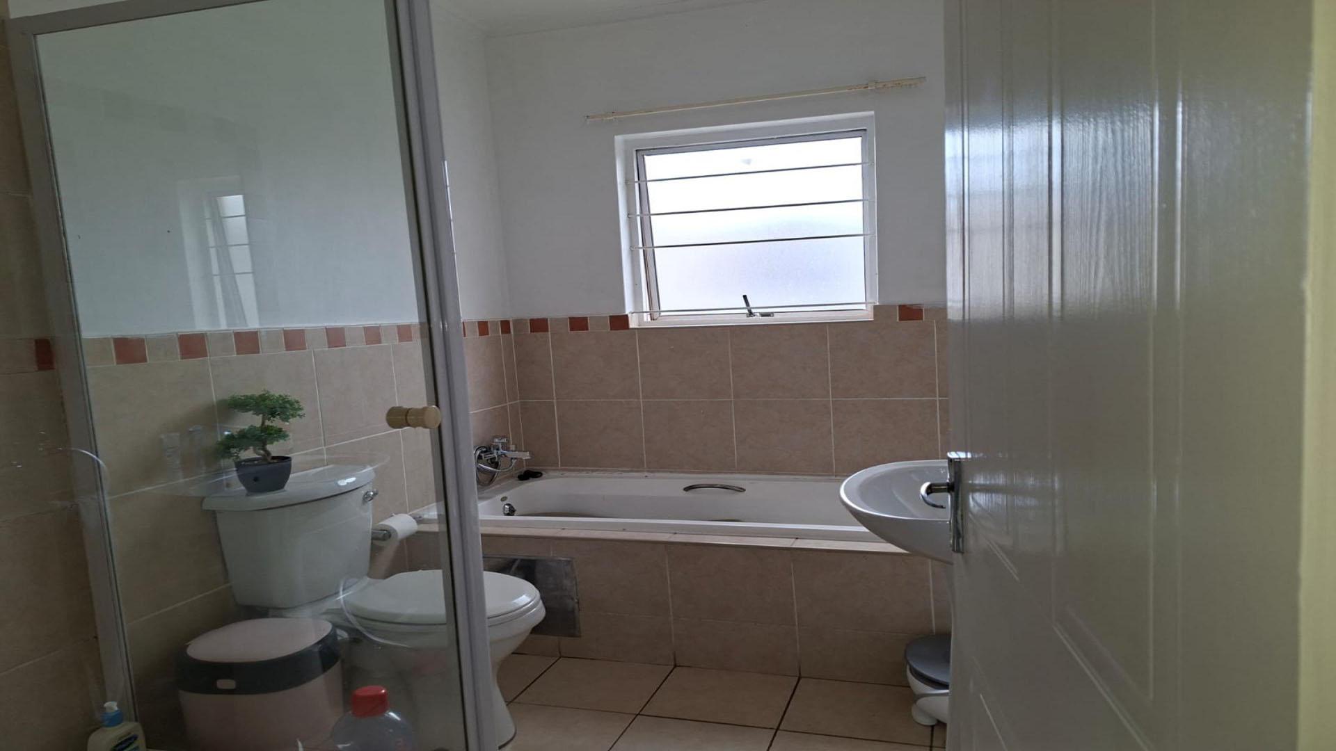 Bathroom 1 of property in Meredale