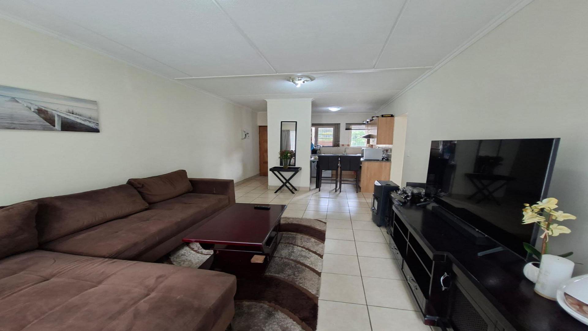 Lounges of property in Meredale