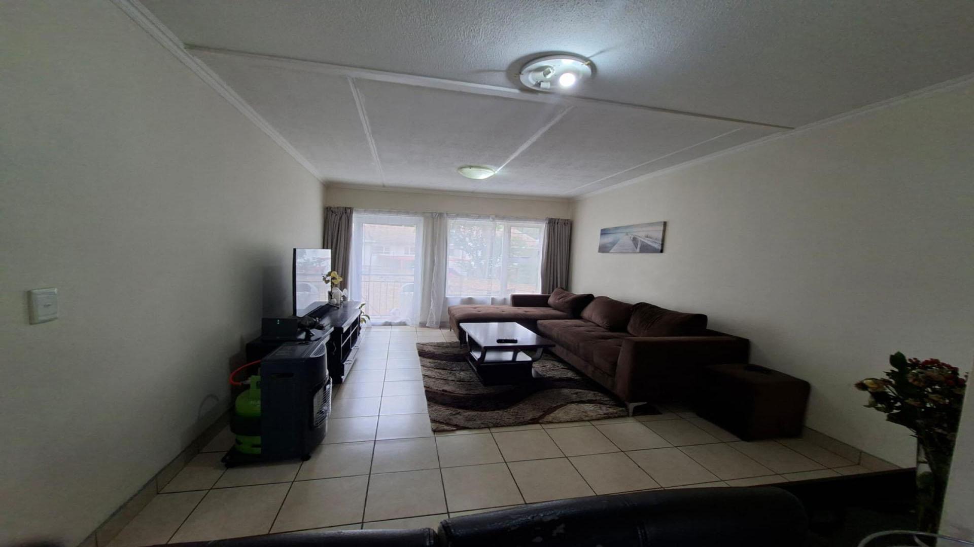 Lounges of property in Meredale