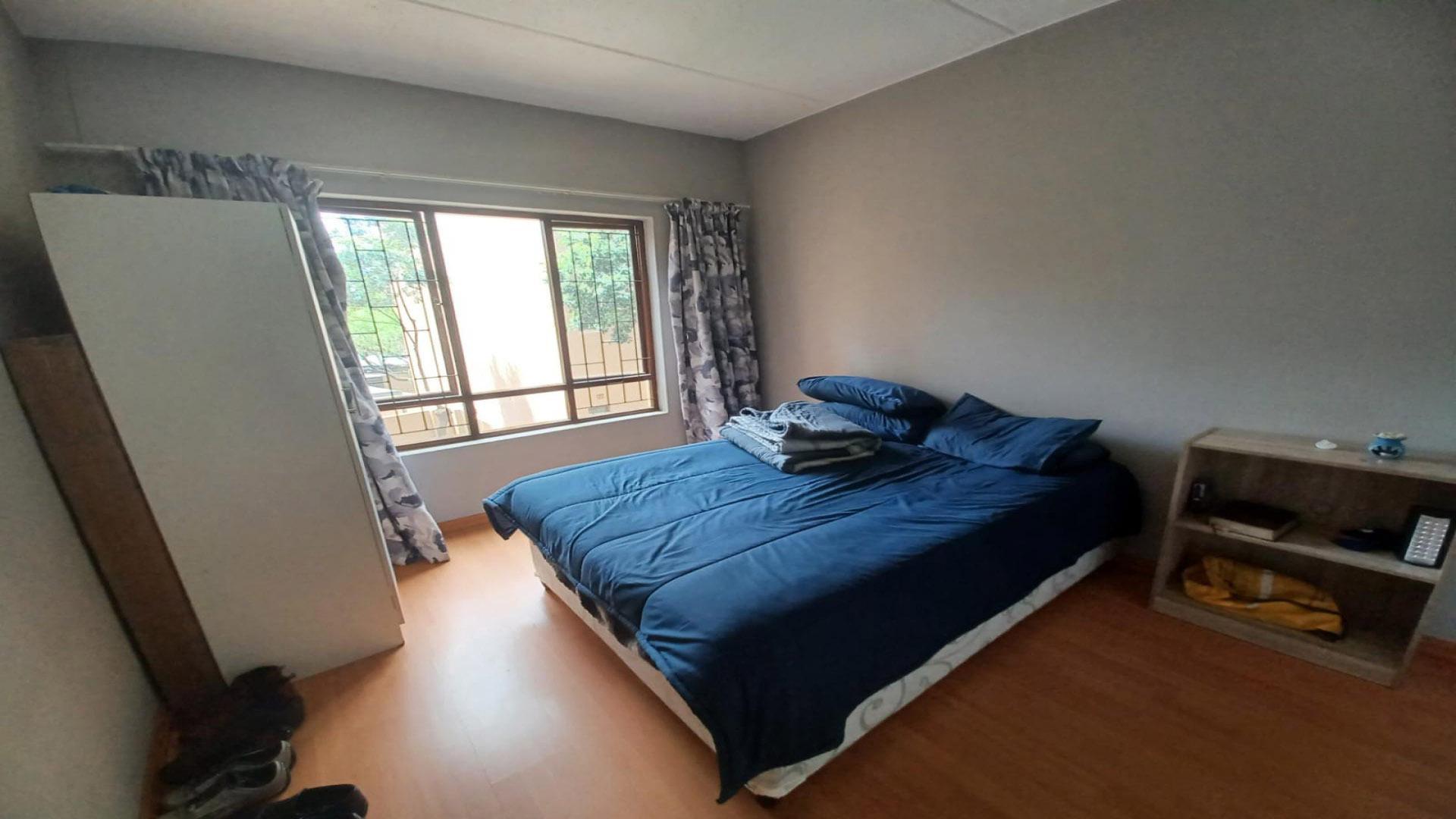 Bed Room 1 of property in Lone Hill