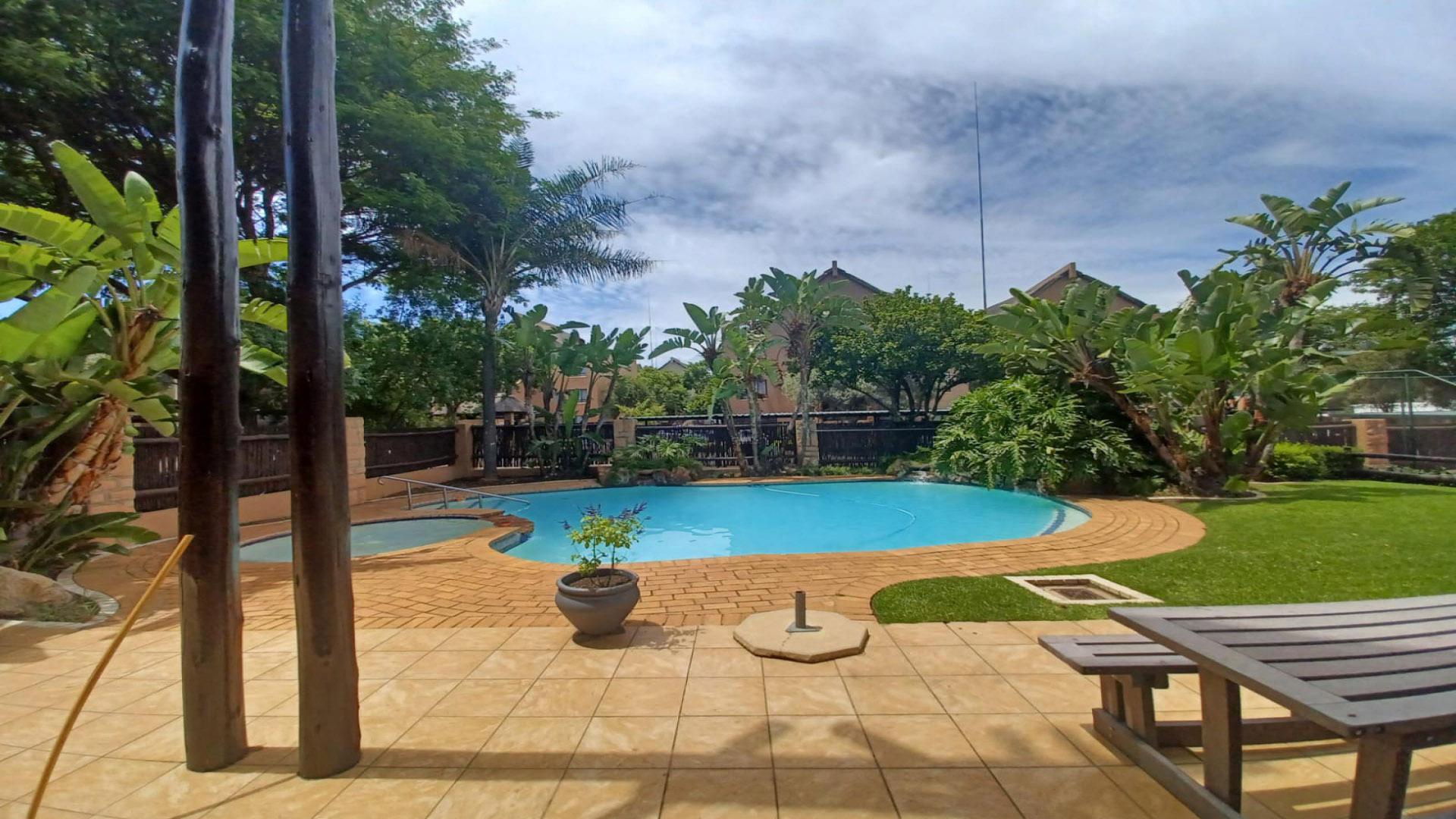Swimming Pool of property in Lone Hill
