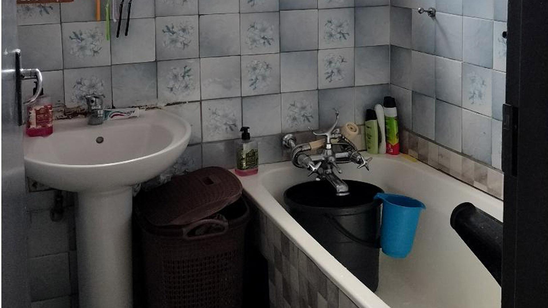 Bathroom 2 of property in Marlboro Gardens