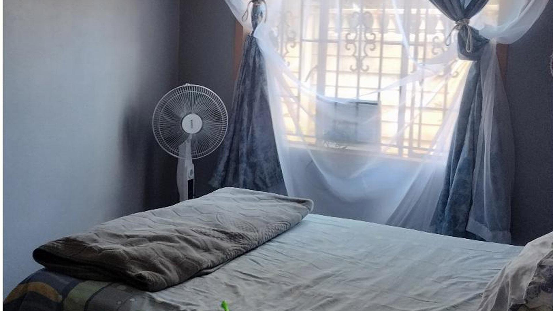 Bed Room 2 of property in Marlboro Gardens