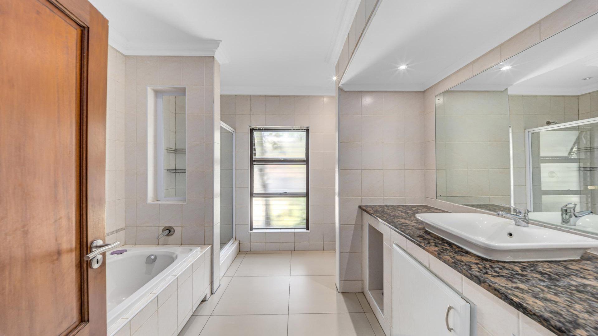 Bed Room 2 of property in Kyalami Estates