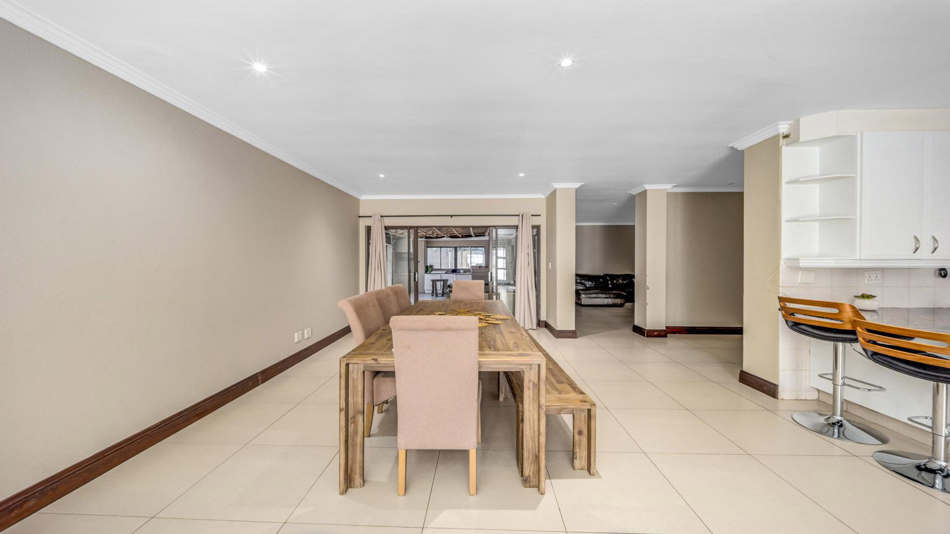Dining Room of property in Kyalami Estates
