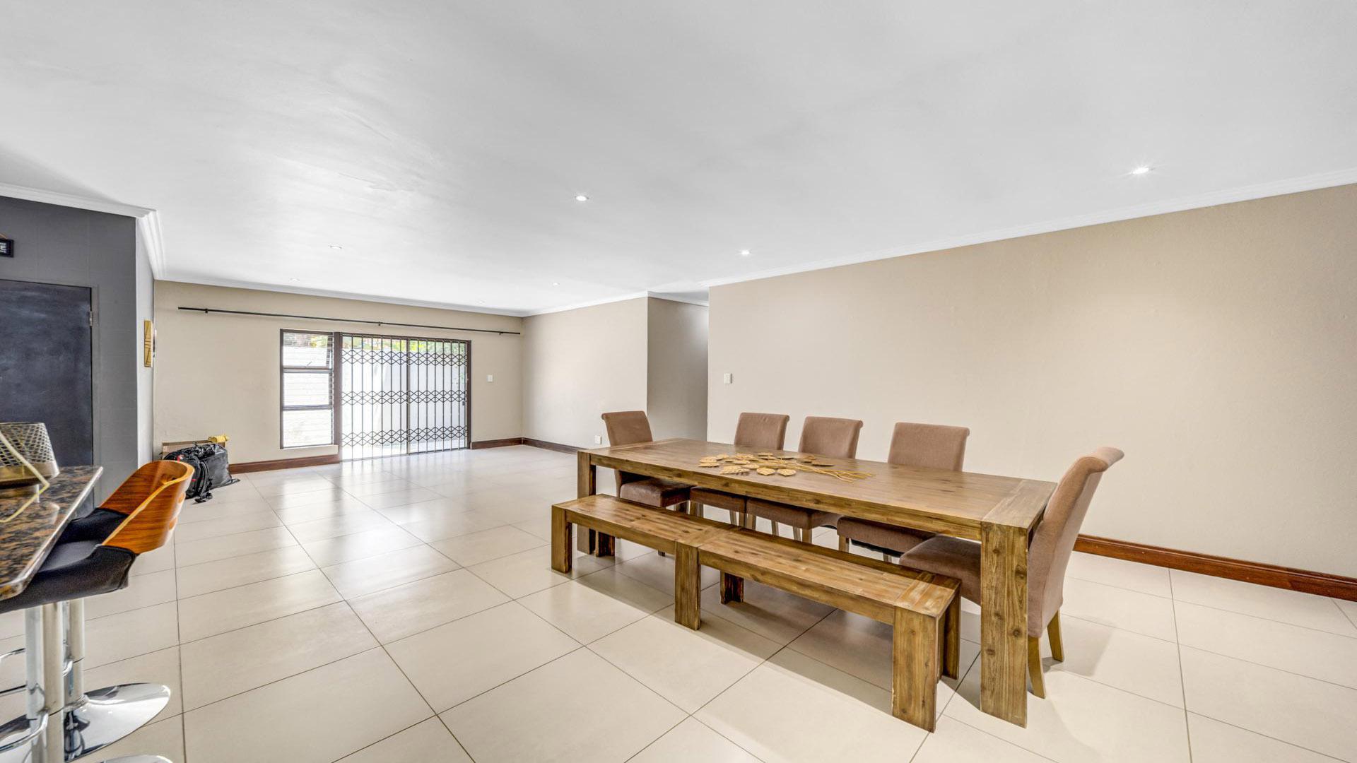 Dining Room of property in Kyalami Estates