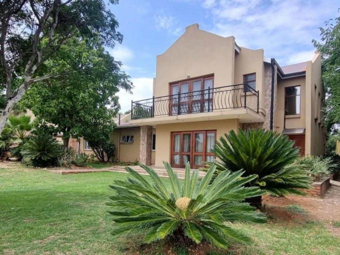 House for Sale For Sale in Die Hoewes - MR700868