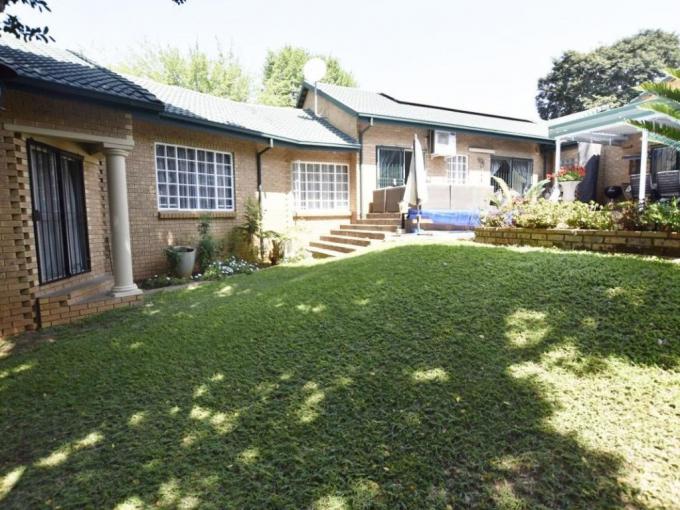 4 Bedroom House for Sale For Sale in Moreletapark - MR700880