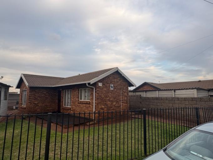 2 Bedroom House for Sale For Sale in Thokoza - MR700922