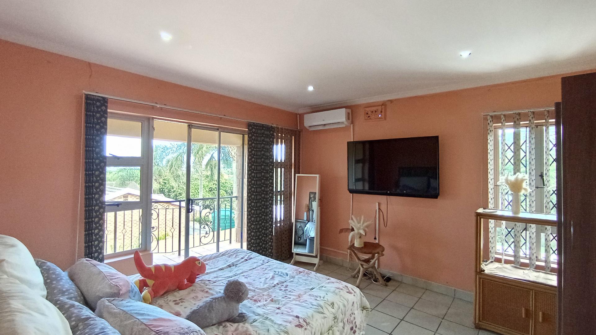 Main Bedroom - 17 square meters of property in Stanger