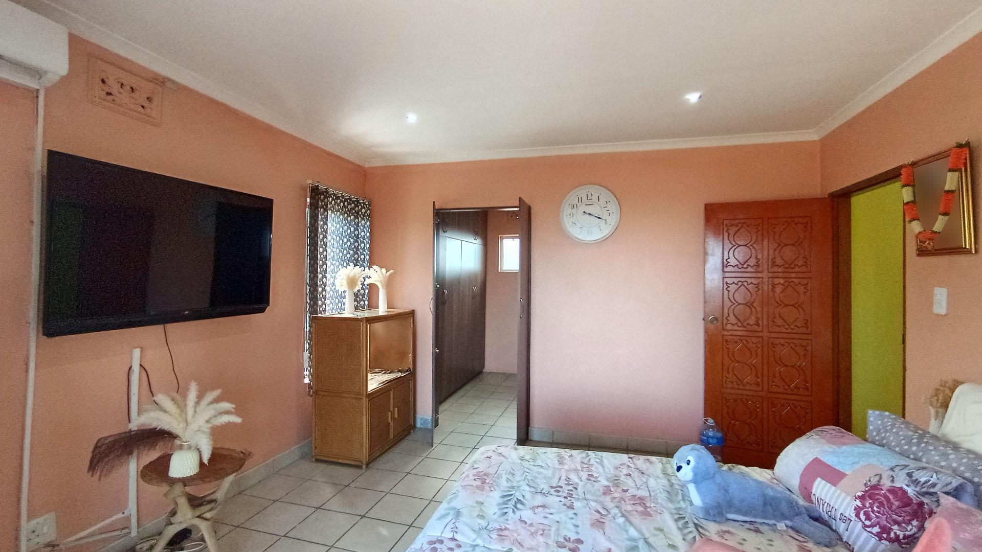 Main Bedroom - 17 square meters of property in Stanger