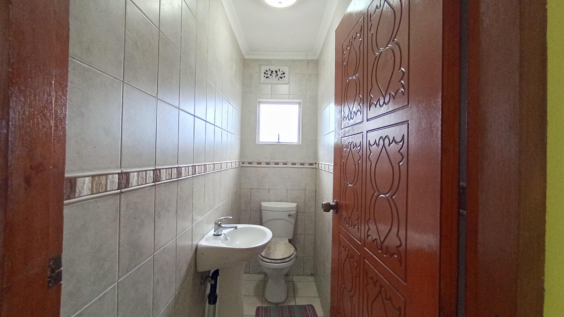 Bathroom 2 - 6 square meters of property in Stanger