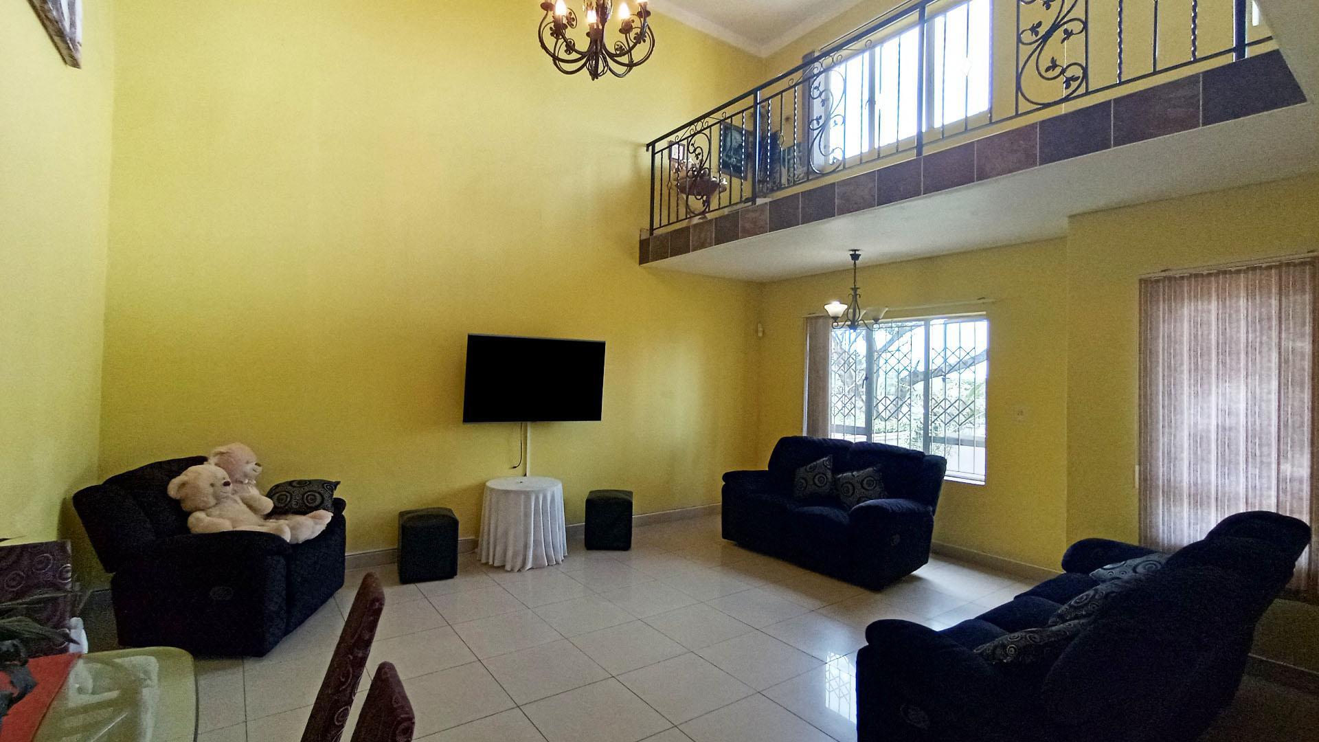 Lounges - 27 square meters of property in Stanger