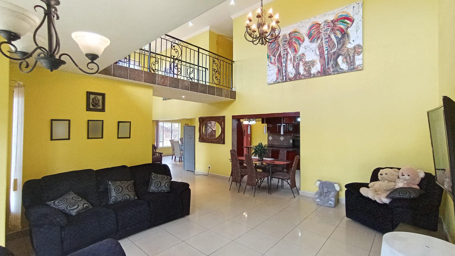 Lounges - 27 square meters of property in Stanger