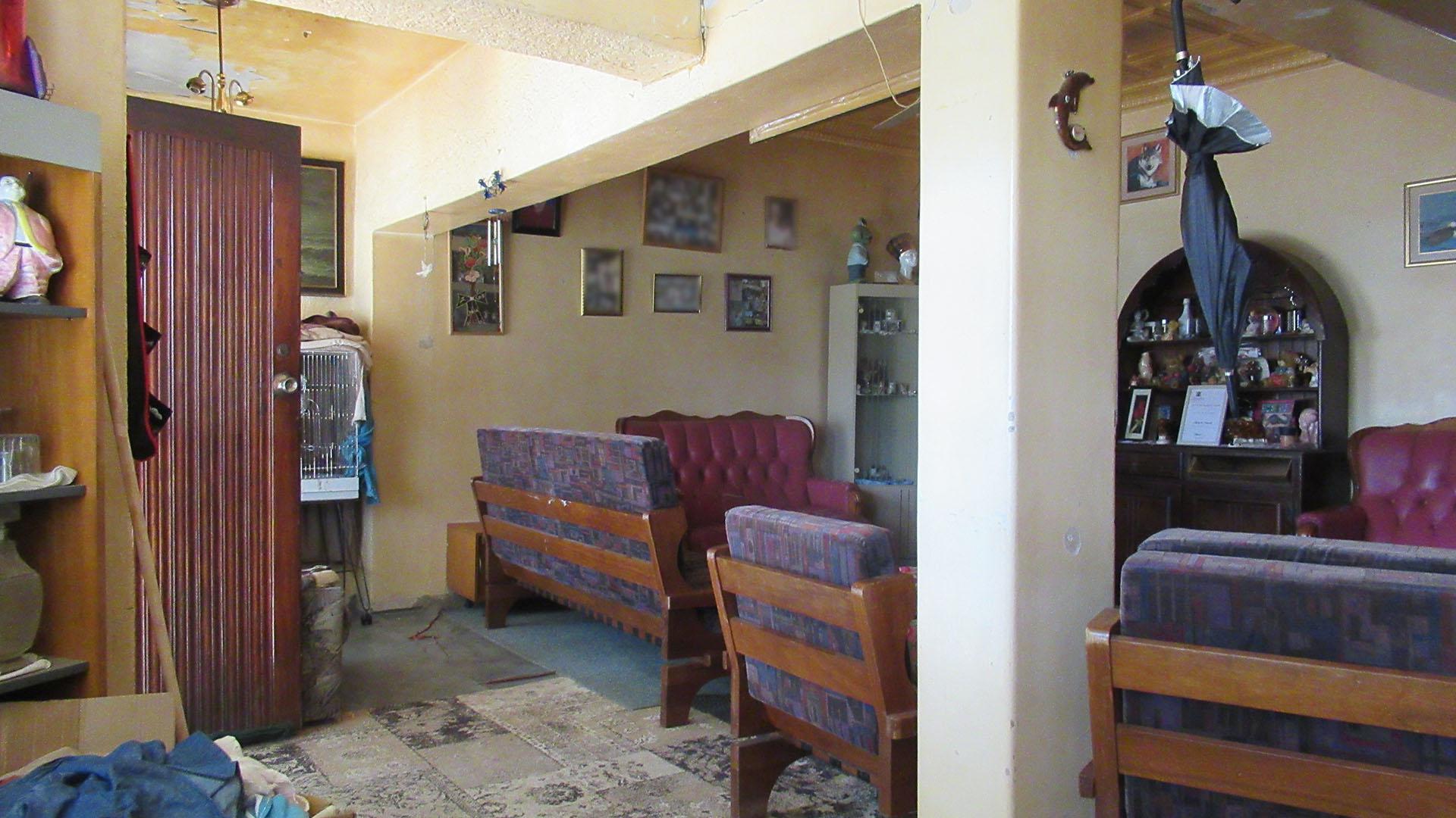 Lounges - 32 square meters of property in Turf Club