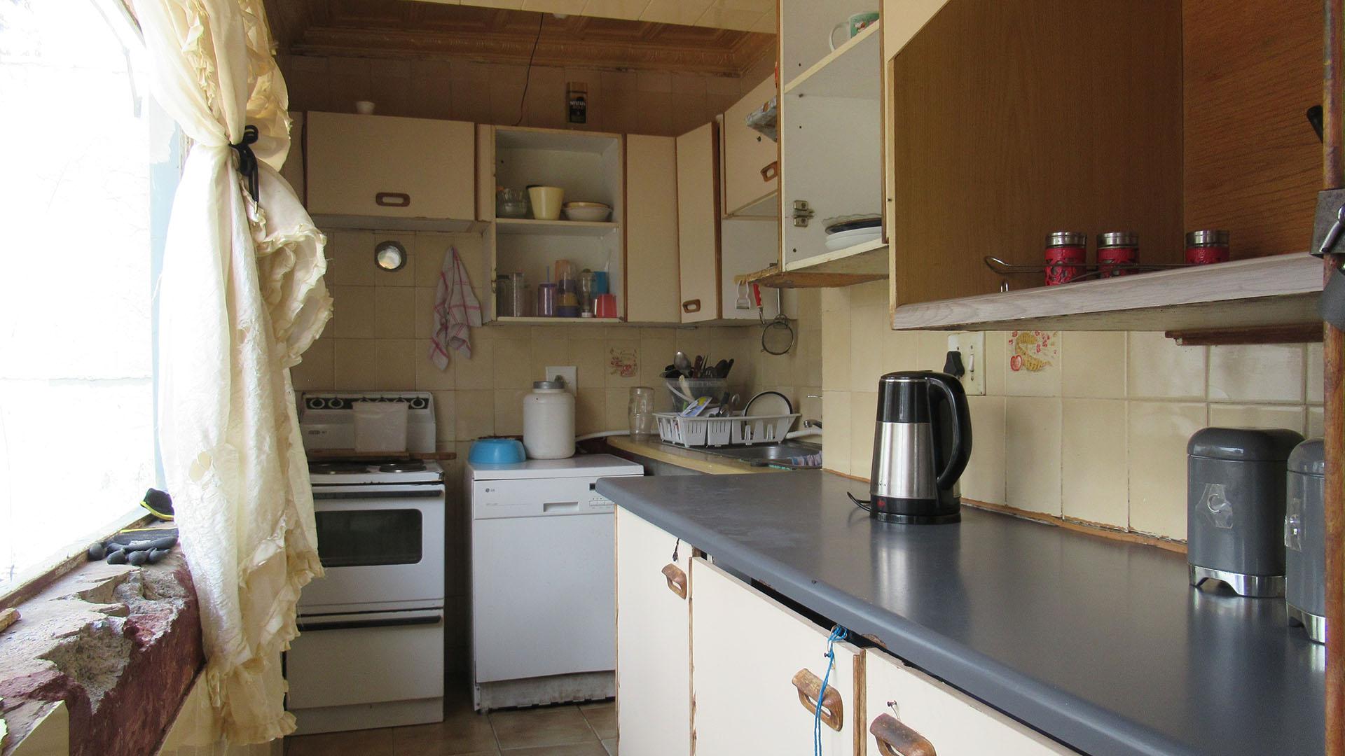 Kitchen - 16 square meters of property in Turf Club