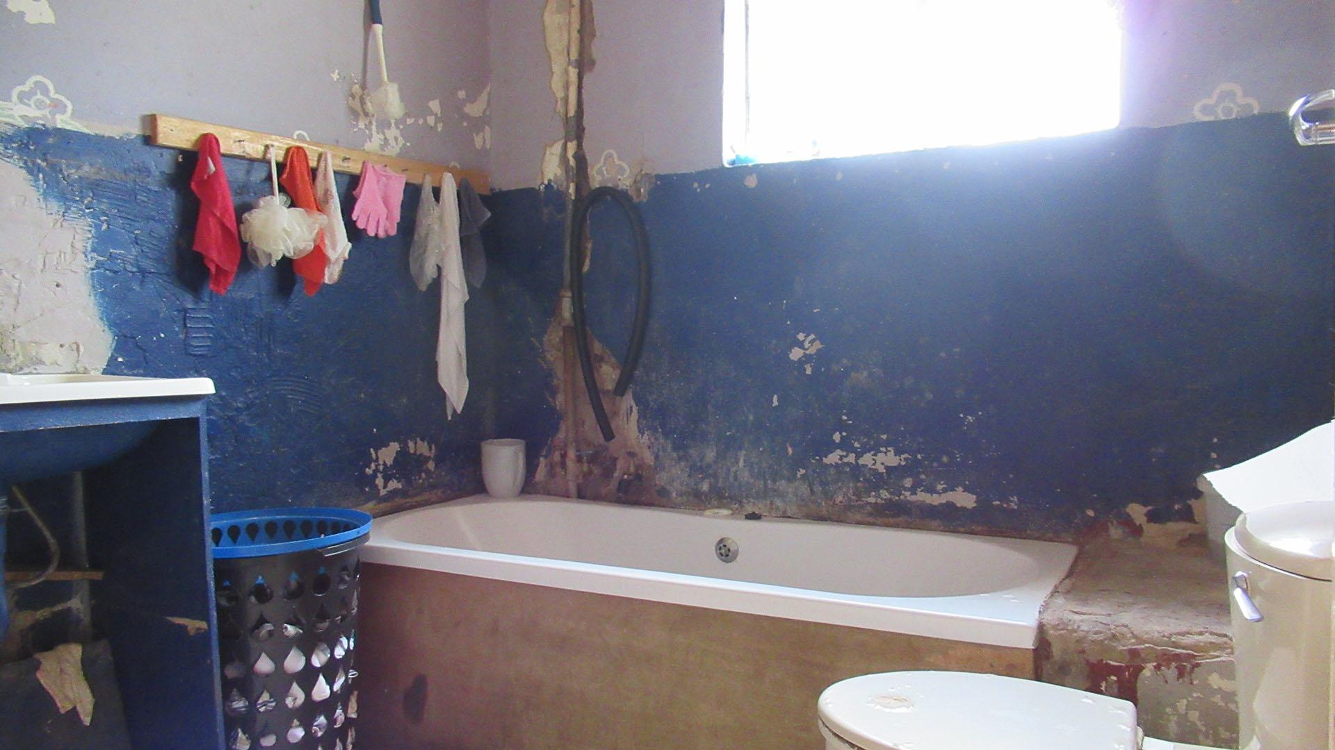 Bathroom 1 - 5 square meters of property in Turf Club