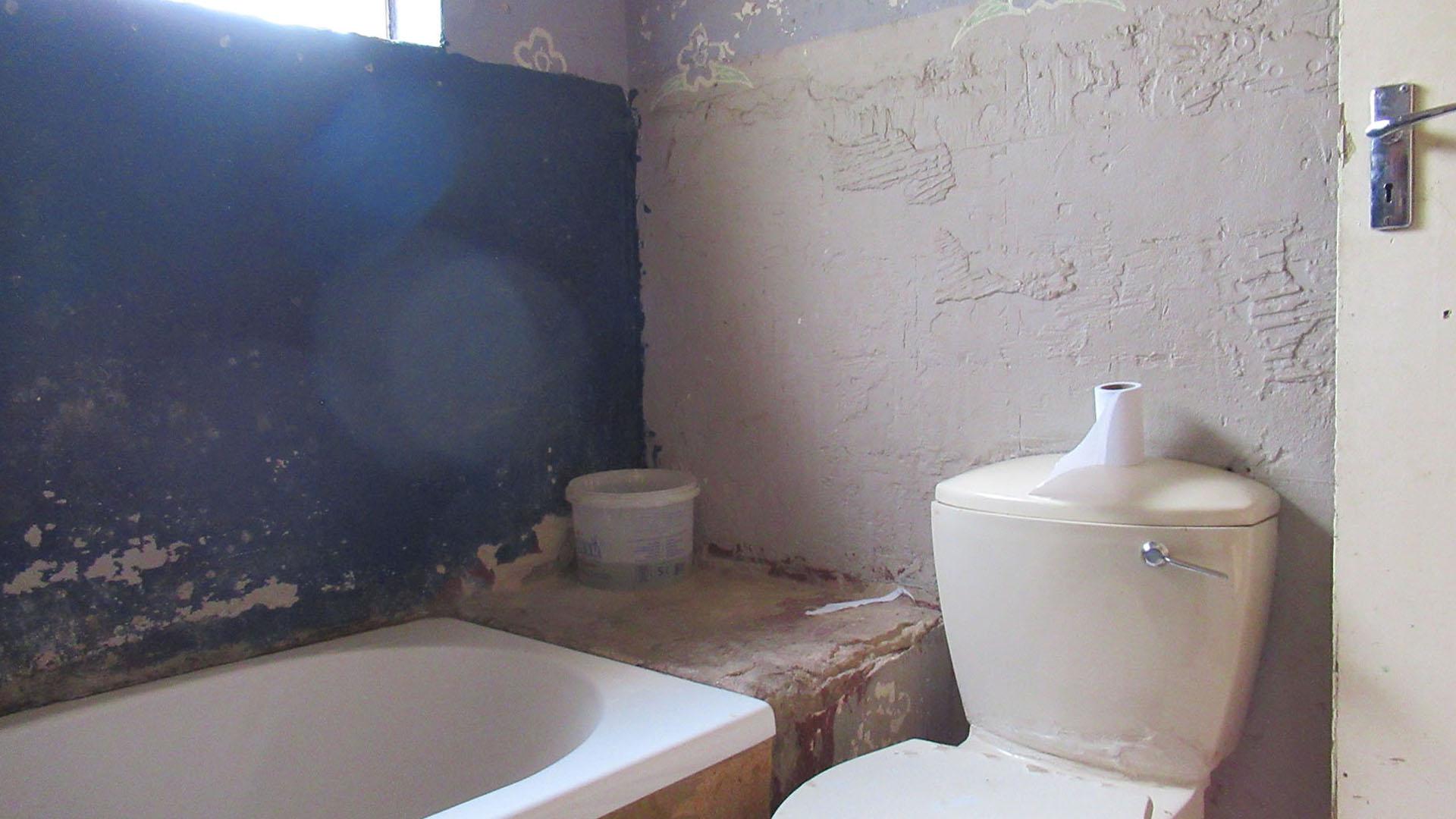 Bathroom 1 - 5 square meters of property in Turf Club
