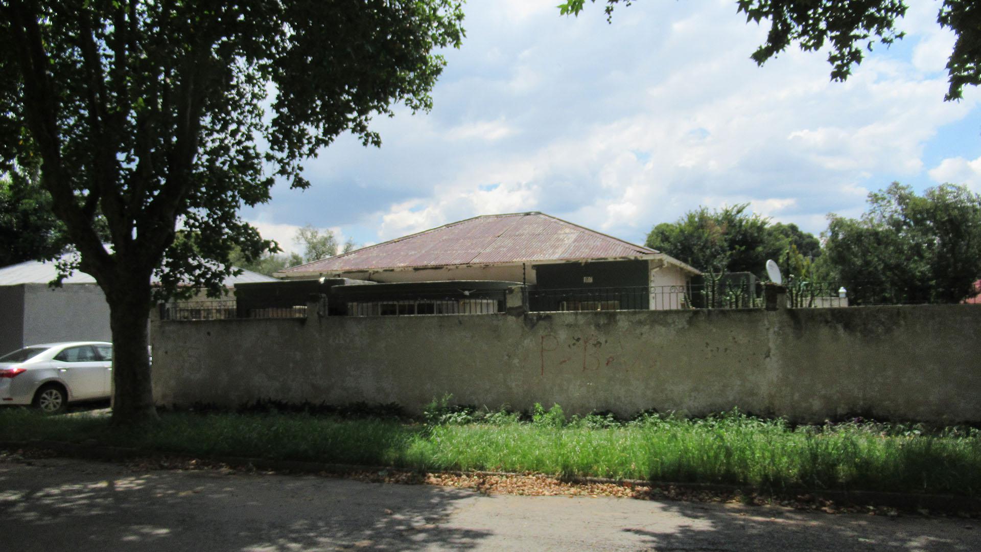 Front View of property in Turf Club