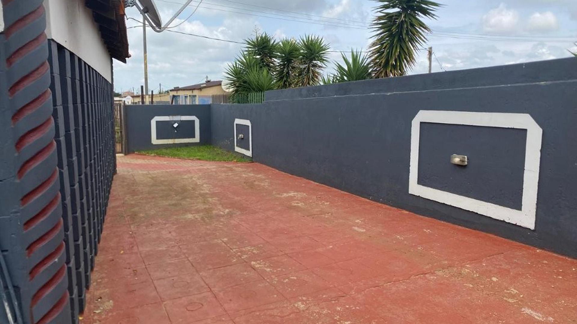 Spaces of property in Tsakane