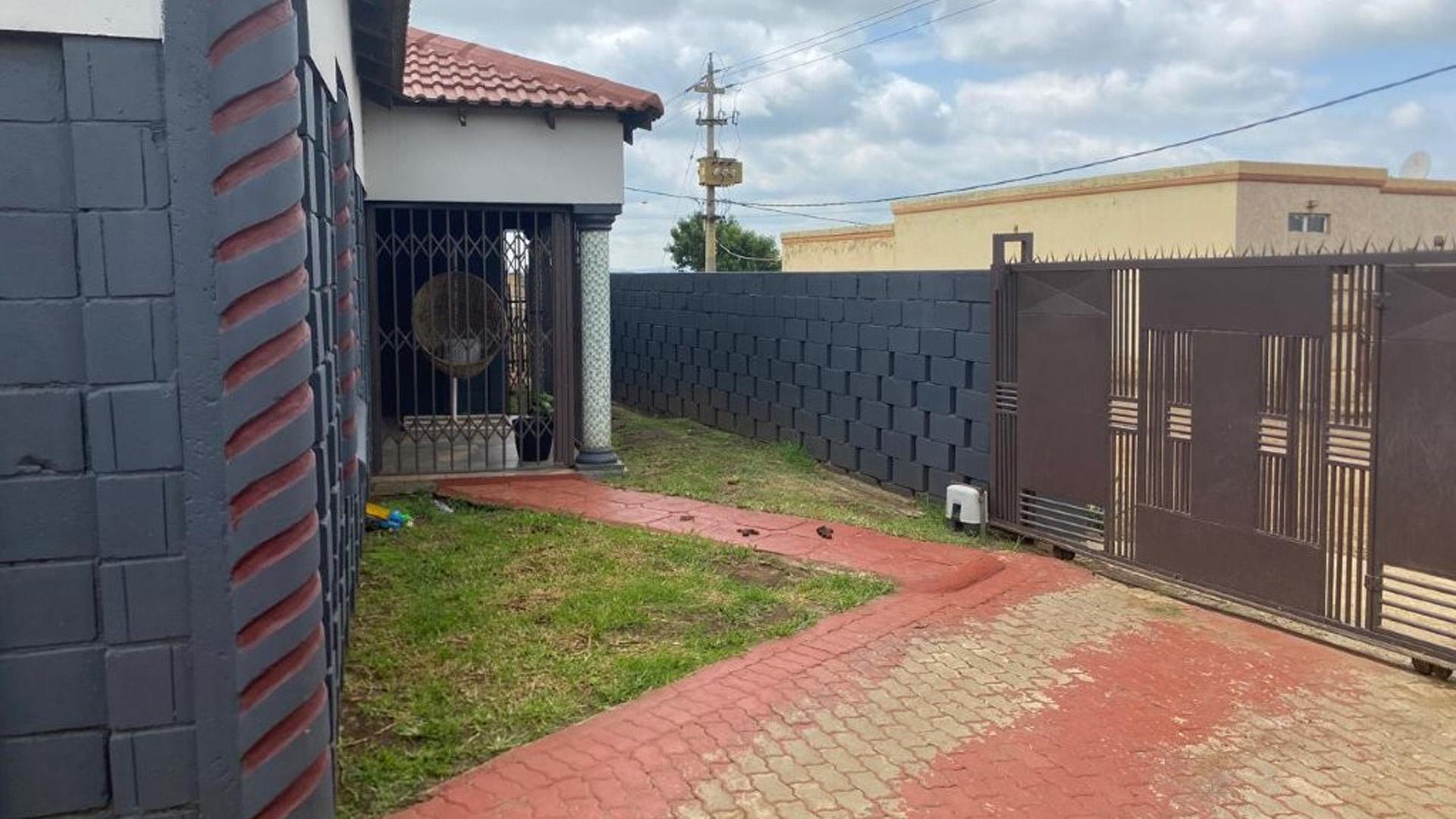 Front View of property in Tsakane