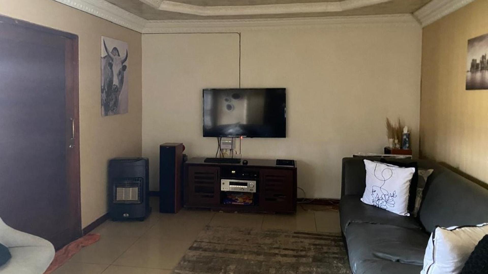 Lounges of property in Tsakane