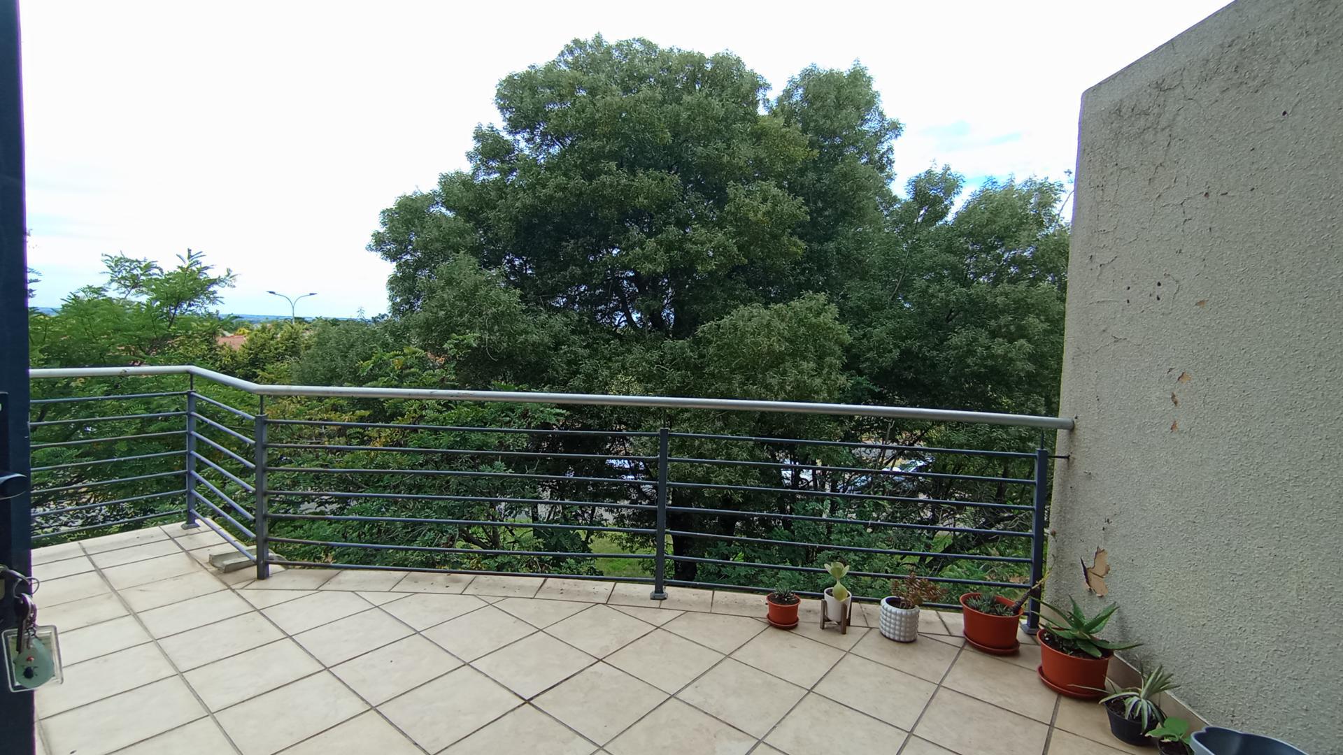 Patio - 14 square meters of property in Amberfield