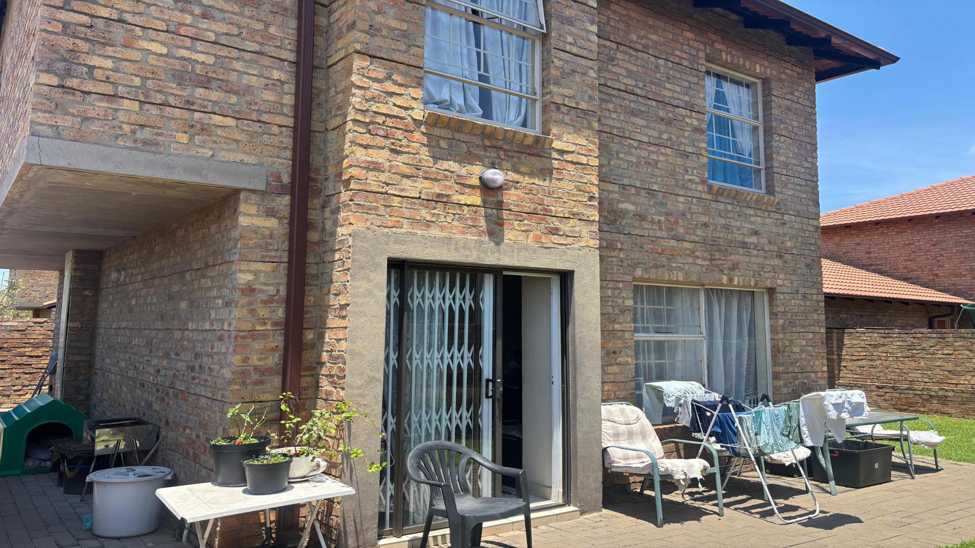 Patio of property in Annlin