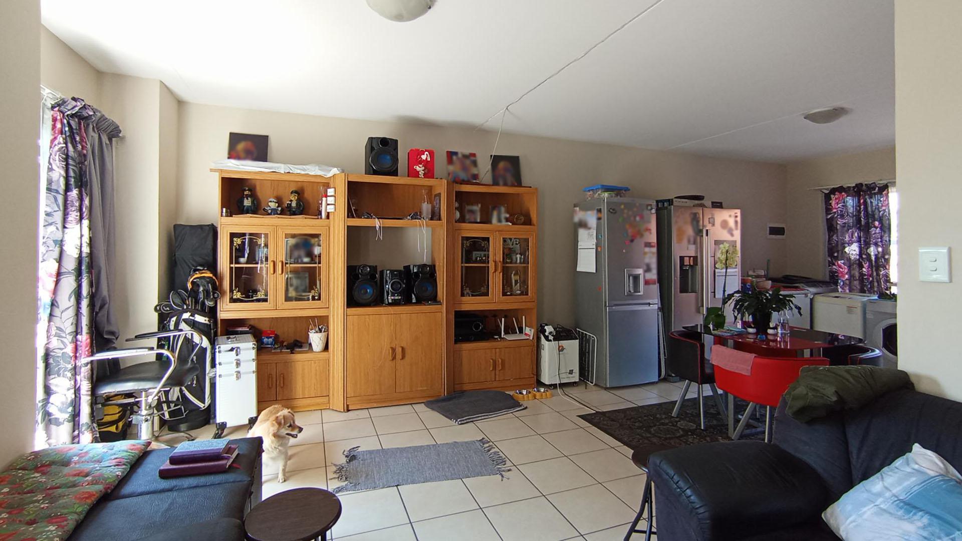 Lounges - 22 square meters of property in Annlin