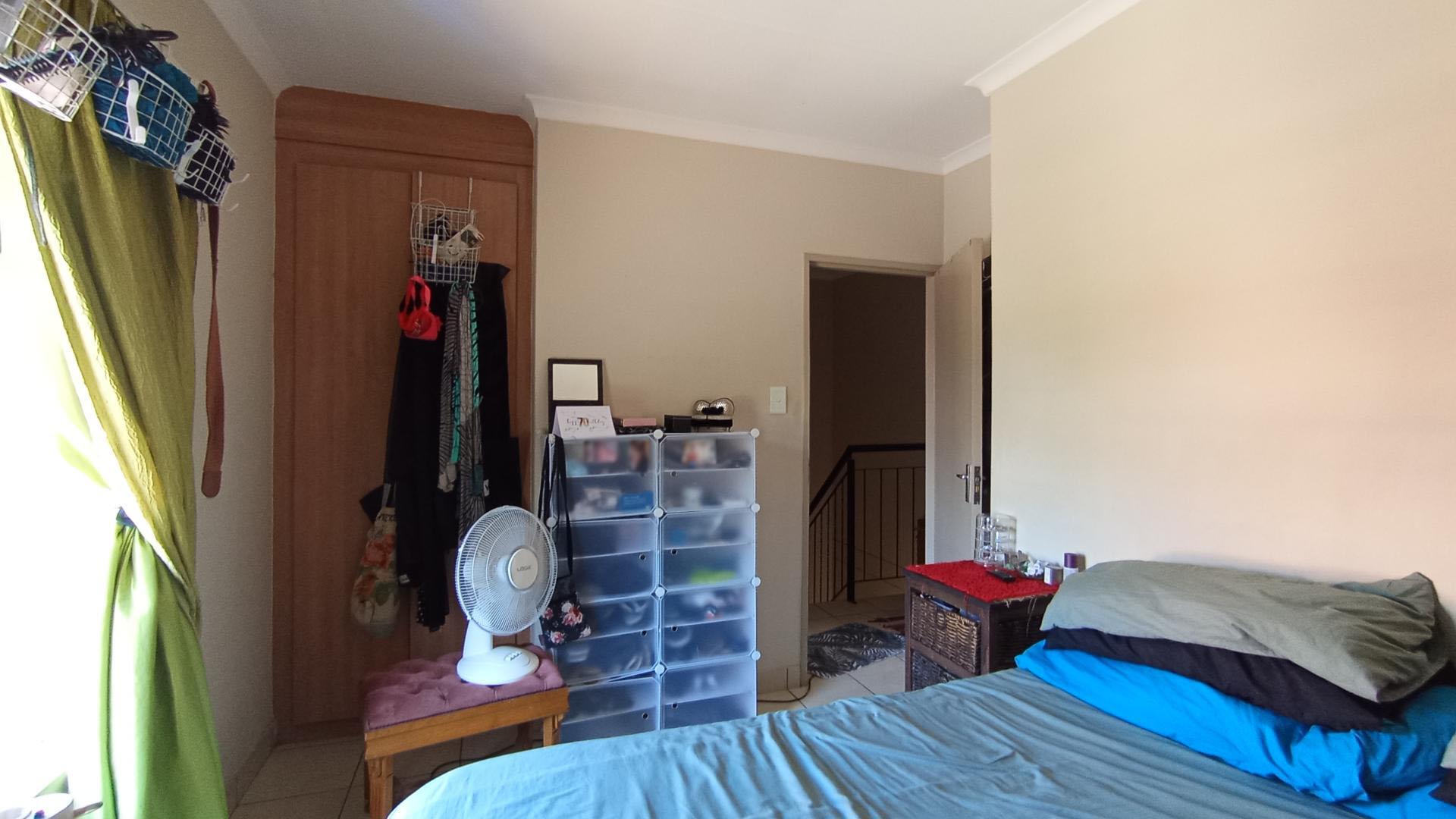 Bed Room 1 - 12 square meters of property in Annlin