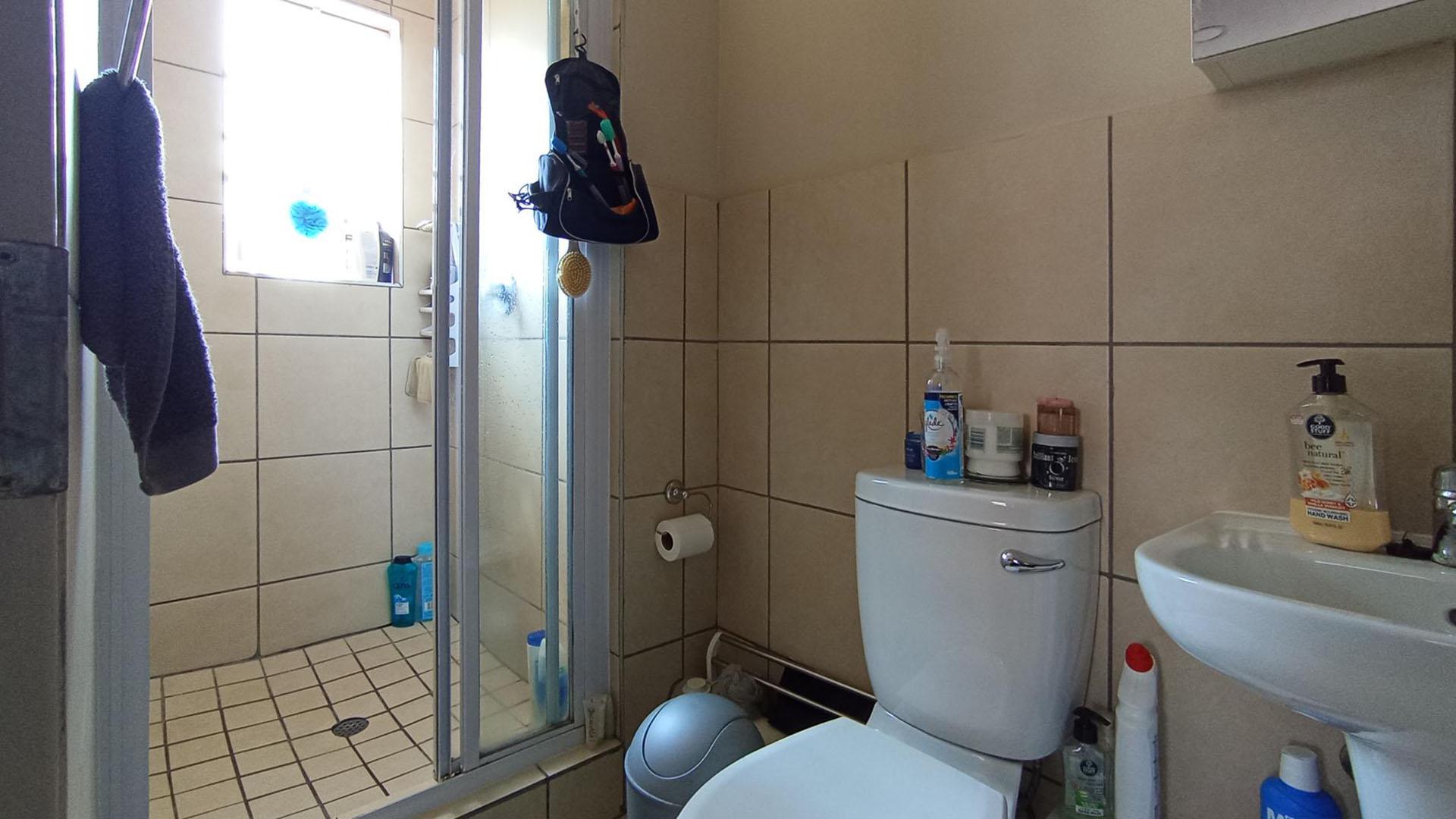 Main Bathroom - 4 square meters of property in Annlin