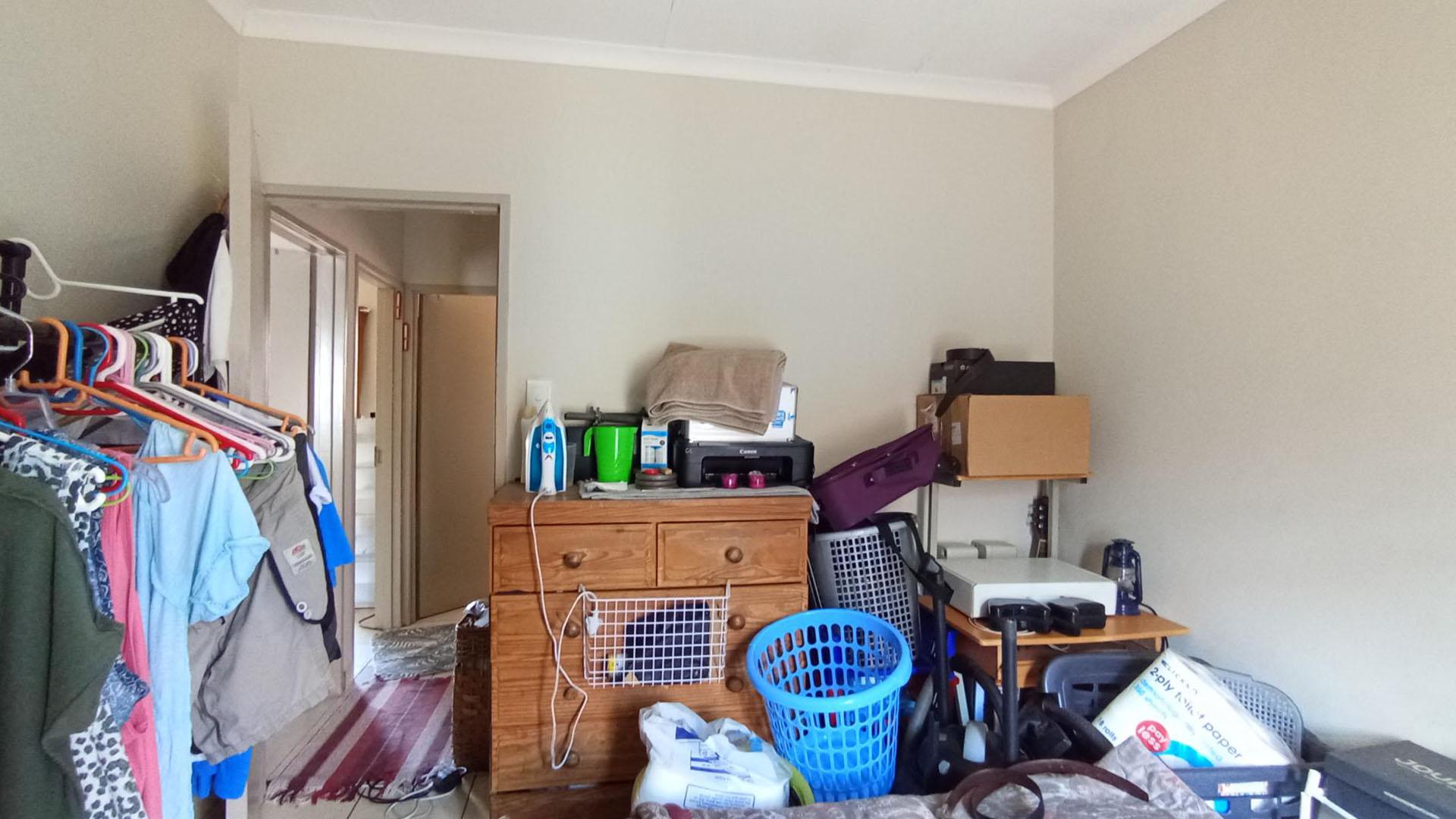 Bed Room 2 - 10 square meters of property in Annlin