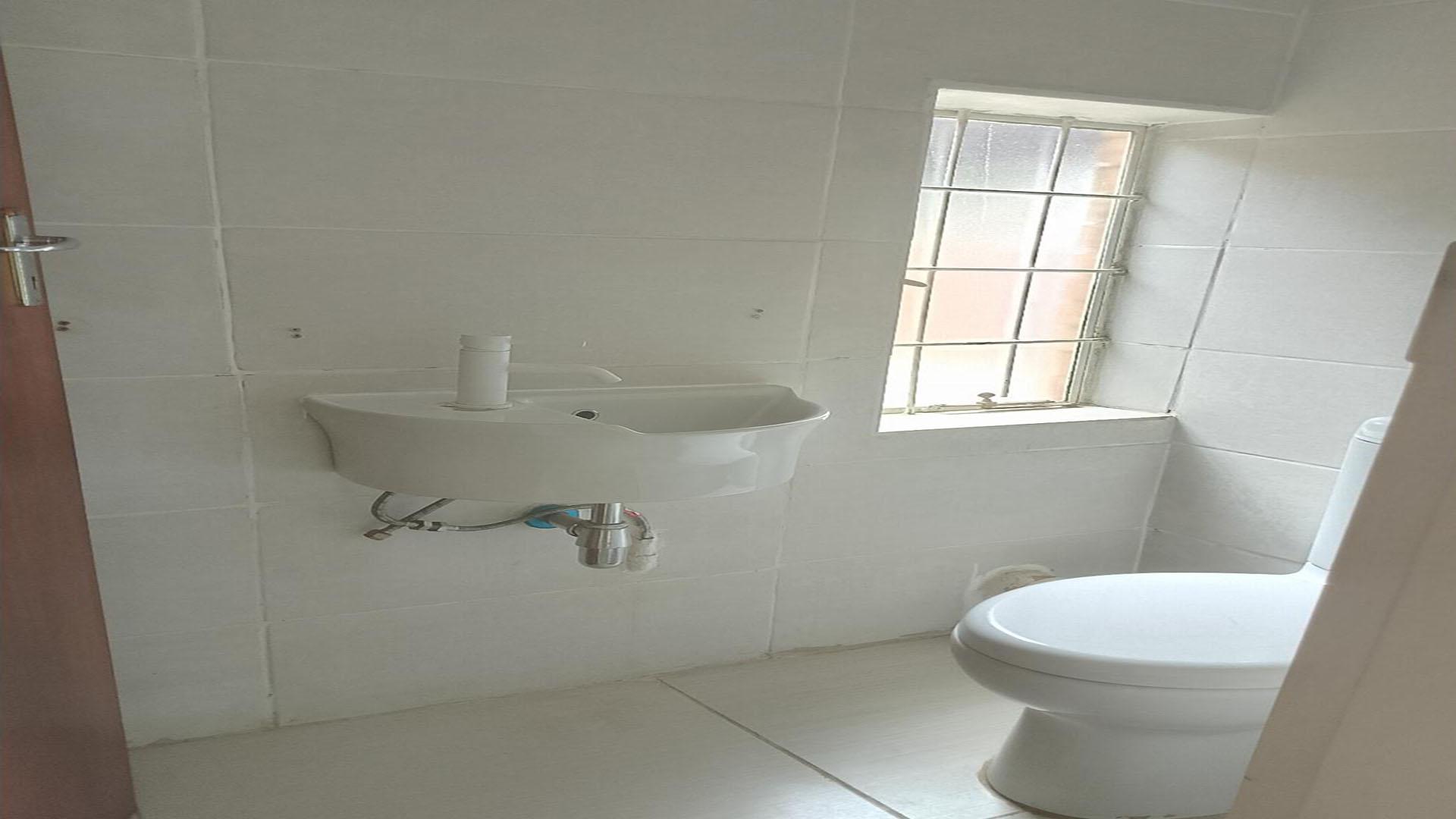 Bathroom 1 of property in Sonland Park