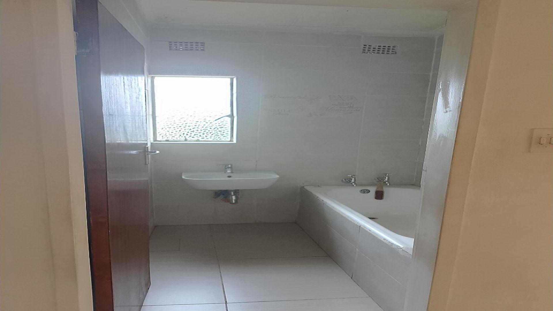 Bathroom 2 of property in Sonland Park