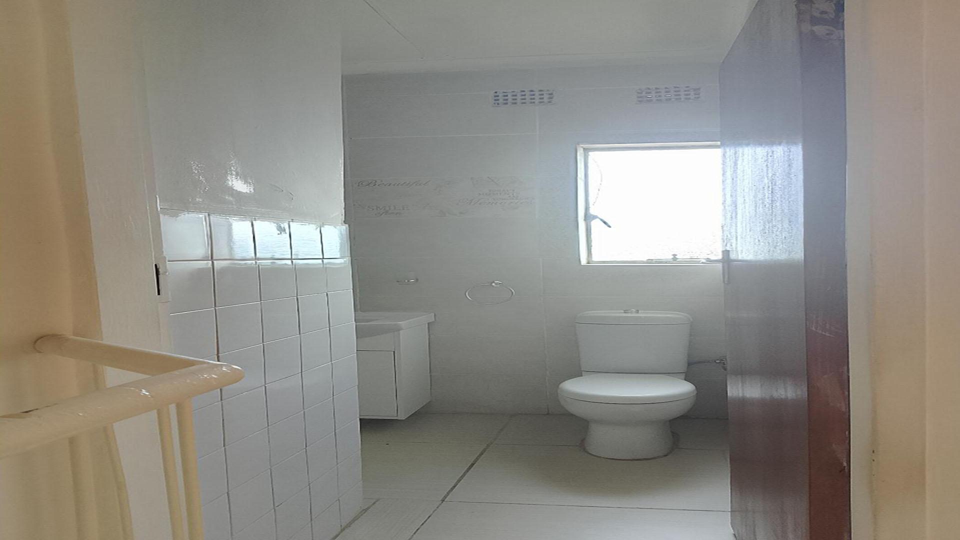 Bathroom 3+ of property in Sonland Park