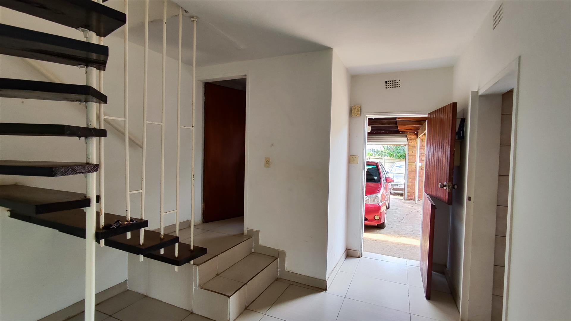 Dining Room - 15 square meters of property in Sonland Park