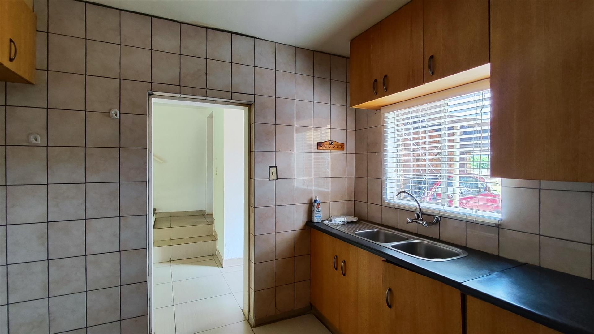 Kitchen - 14 square meters of property in Sonland Park