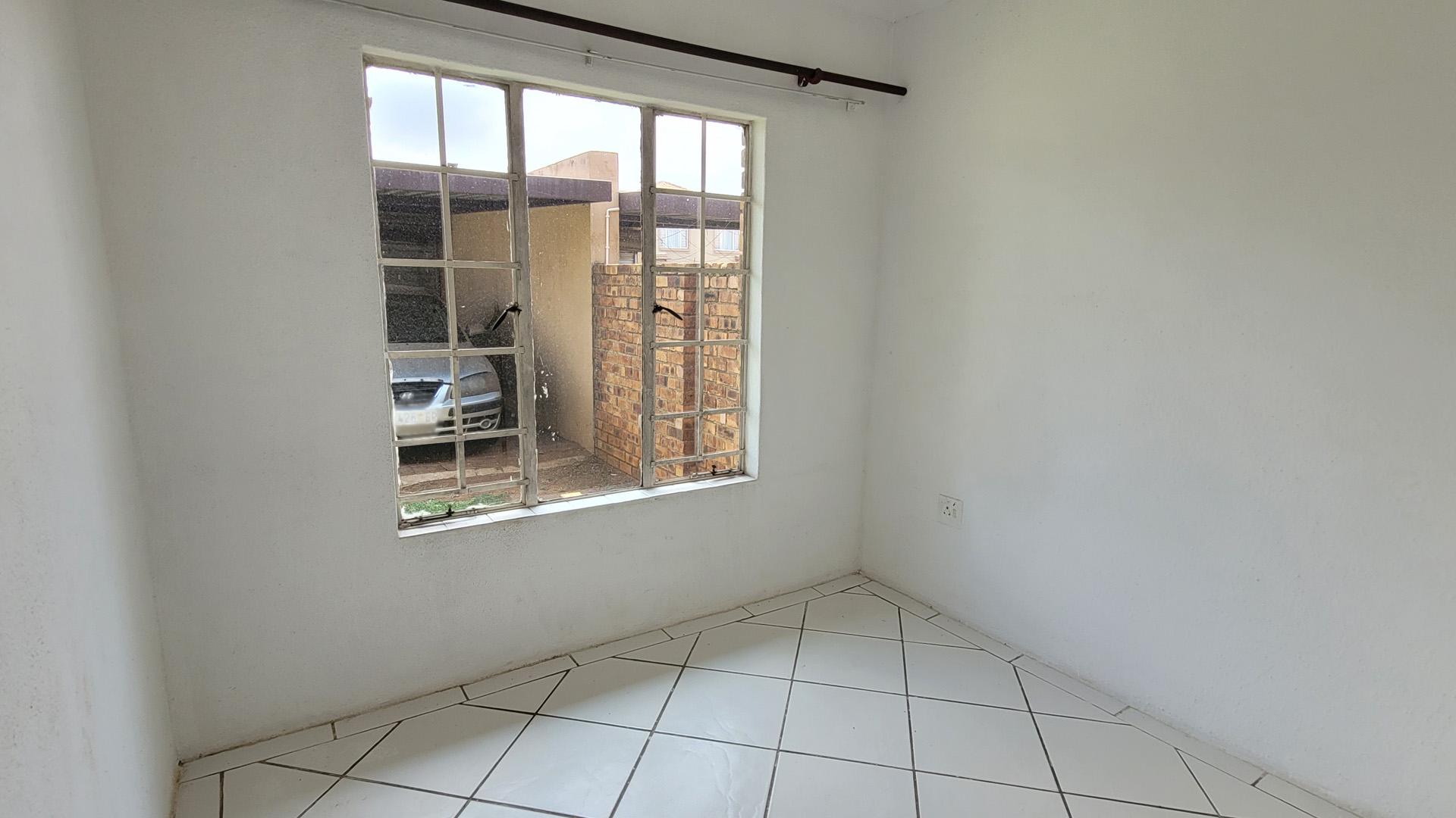 Bed Room 1 of property in Terenure