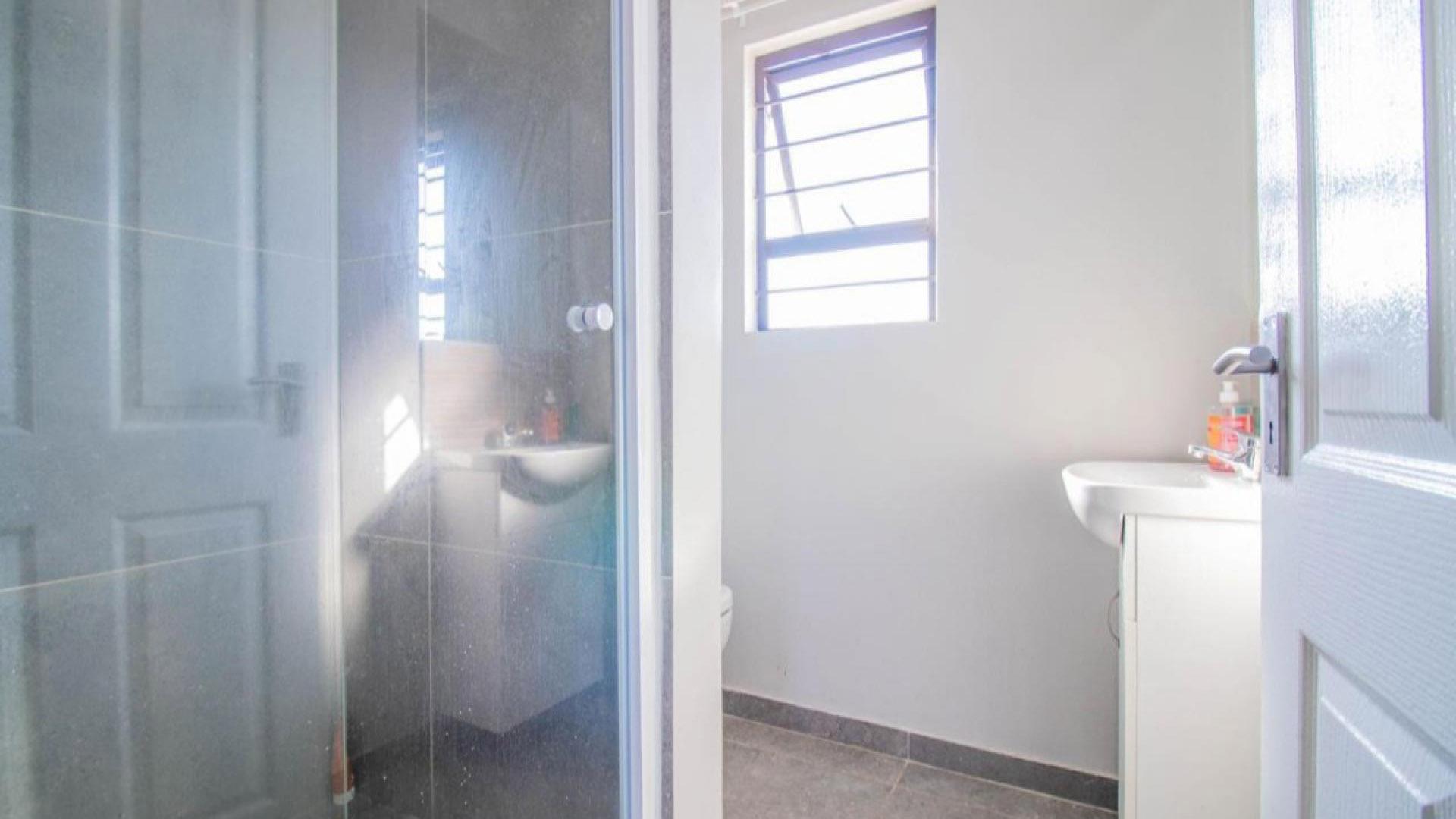 Bathroom 2 of property in Blue Hills
