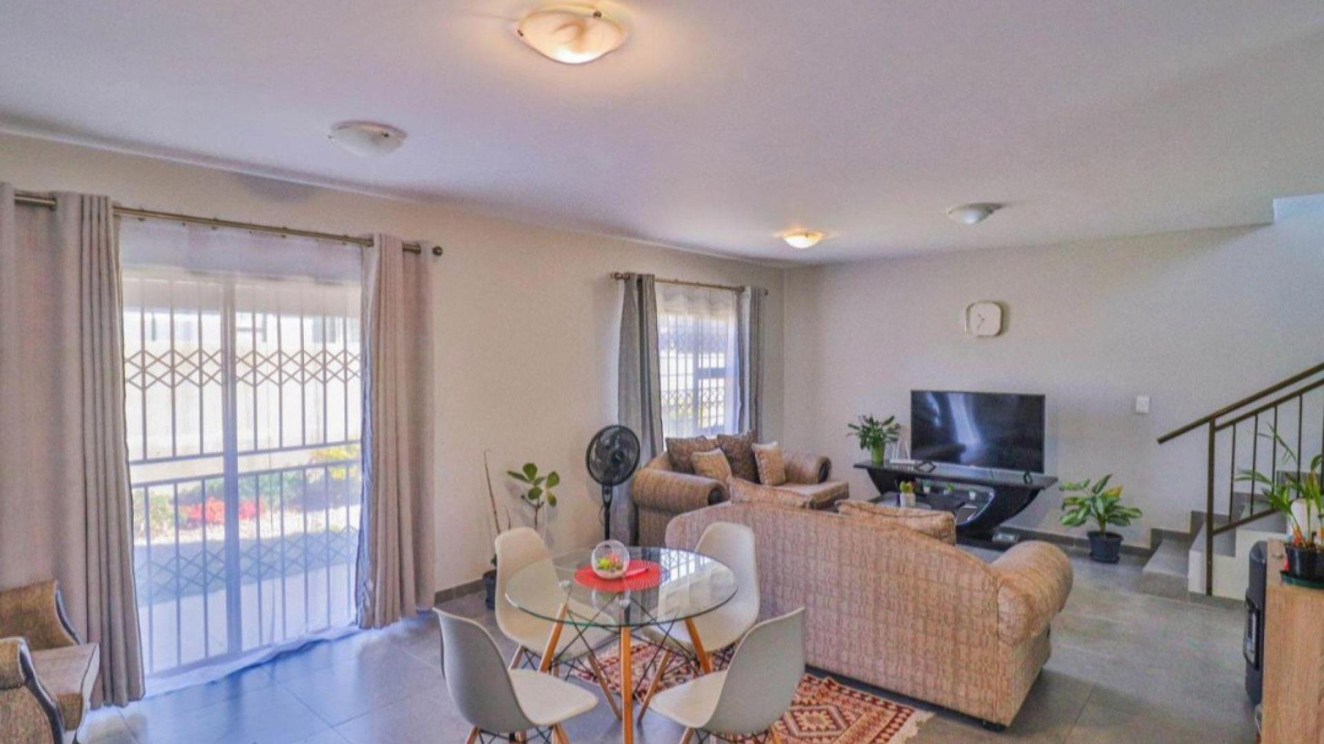 Dining Room - 17 square meters of property in Blue Hills