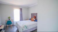 Bed Room 2 - 14 square meters of property in Blue Hills