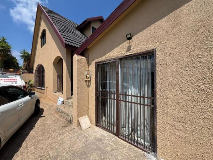 4 Bedroom House for Sale For Sale in Sophiatown - MR701004