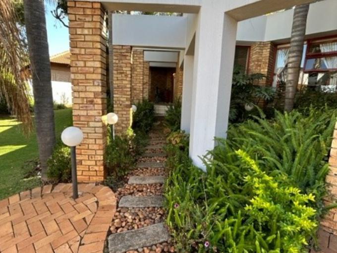 4 Bedroom House for Sale For Sale in Meyersdal - MR701039