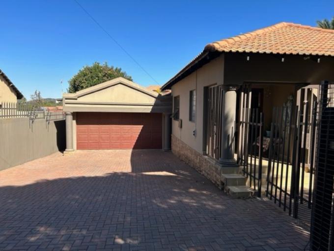 3 Bedroom House for Sale For Sale in South Crest - MR701040